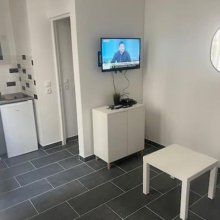 Studio Cosy Refait A Neuf Levallois Exterior foto