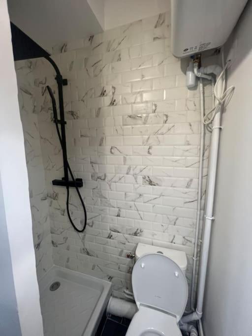 Studio Cosy Refait A Neuf Levallois Exterior foto