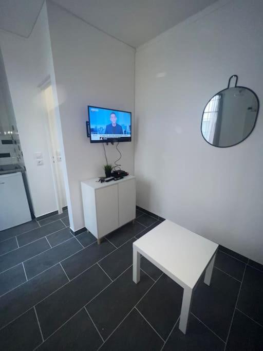 Studio Cosy Refait A Neuf Levallois Exterior foto